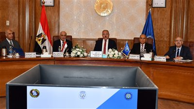 استمرار انعقاد لجان اختيار عمداء كليات جامعة قناة السويس