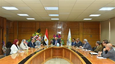 رئيس جامعة أسيوط يعقد اجتماعًا لمتابعة الخطة الاستراتيجية 
