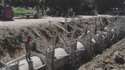 صور.. تغطية الترعة الموازية لبحر بسنديلة بالدقهلية غير مطابق للمواصفات 
