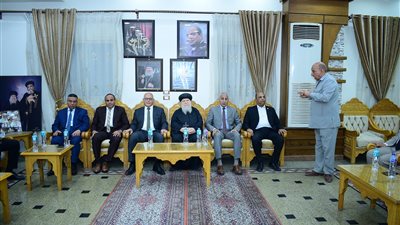 رئيس جامعة سوهاج يقدم واجب العزاء في القس سيرافيم جميل