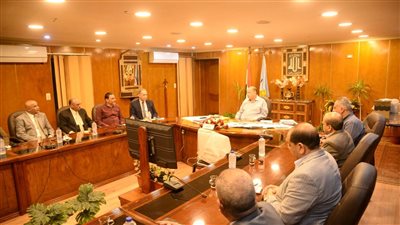 محافظ أسيوط يعقد اجتماعا لمتابعة الاستعدادات لامتحانات نهاية العام