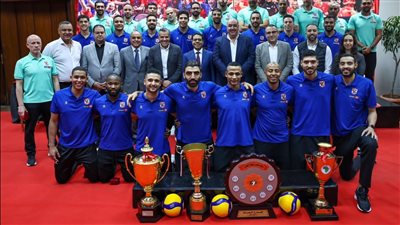 بالصور.. الأهلي يكرم رجال الطائرة بعد الموسم التاريخي