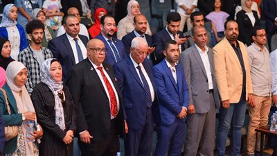 بحضور 