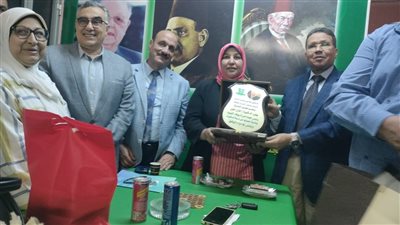 الوفد بالفيوم يكرم رئيس لجنة المرأة ويناقش ظاهرة التوك توك وأداء أجهزة التموين 