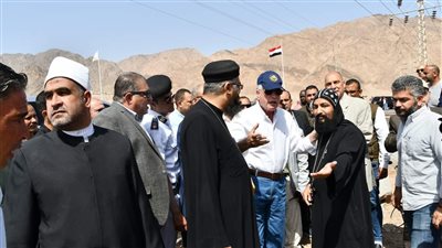 أعمال تطوير شبكة الطرق الداخلية والأعمال الإنشائية بكنيسة 