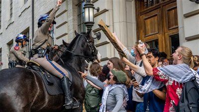 عشرات الطلاب يتحصنون بجامعة كولومبيا رفضًا لحرب إسرائيل على غزة.. فيديو 
