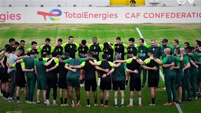 جلسه لجوميز مع لاعبى الزمالك قبل بداية المران 