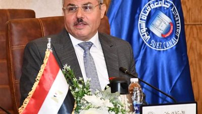 رئيس جامعة قناة السويس يستعرض الإطار الزمني لامتحانات الفصل الدراسي الثاني 