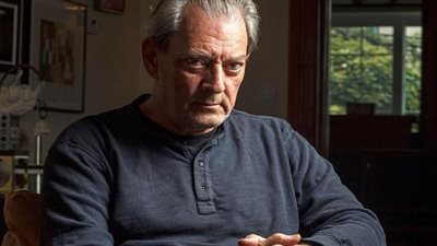 رحيل الكاتب الأمريكي الشهير بول أوستر.. مؤلف ثلاثية نيويورك