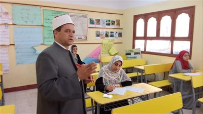 طلاب صفوف النقل بالمعاهد الأزهرية بالإسماعيلية يواصلون أداء الإمتحانات