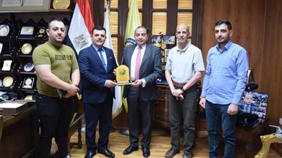 رئيس جامعة بني سويف يلتقي بطلاب الدراسات العليا العراقيين