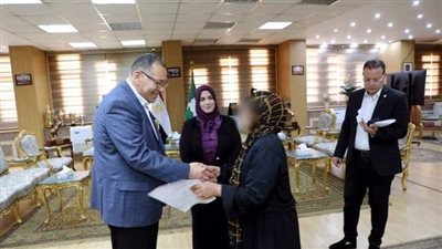 تسيلم وحدة سكنية لإحدى السيدات الأولى بالرعاية بمدينة العاشر من رمضان