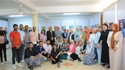 معرض فني لطلاب كلية التربية النوعية بجامعة أسيوط بعنوان 