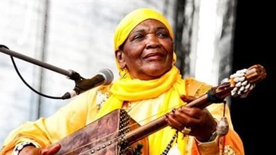 رحيل أيقونة الجزائر الفنانة حسنة البشارية عن عمر يناهز 74 عاماً