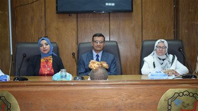 ندوة توعوية عن دور معلمي المستقبل في مكافحة الهجرة غير الشرعية بجامعة سوهاج