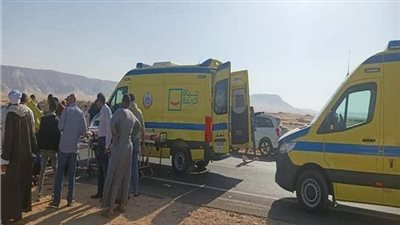 إصابة 4 أشخاص في إصطدام سيارة بالرصيف بطريق القاهرة- أسيوط الغربي 