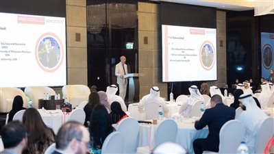 جامعة الإمارات تنظم الملتقى الأول لـ خريجي كلية الإدارة والاقتصاد