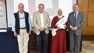 رئيس القابضة للمياه يكرم الأمهات المثاليات بالشركة 