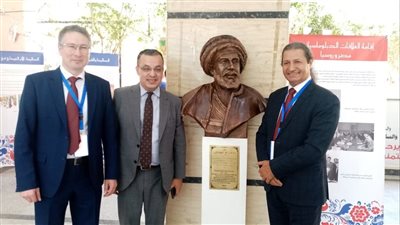 افتتاح تمثالي رفاعة الطهطاوي والشيخ محمد عياد الطنطاوي بكلية الألسن 