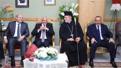 محافظ الجيزة يزور الكنيسة الكاثوليكية لتقديم التهنئة بمناسبة عيد القيامة المجيد .. صور