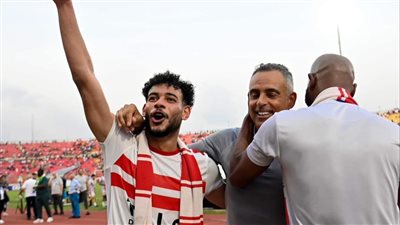 احتفاليه للجماهير بلاعبى الزمالك بعد الفوز على البنك الأهلي 