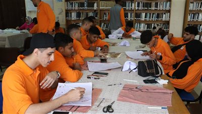 أدب وتراث وحرف يدوية.. زخم وتنوع في ورش ملتقى شباب 