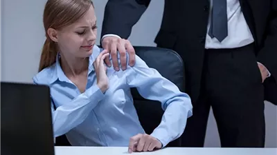 محامٍ يُحمل المرأة مسؤولية التحرش واستشاري علم نفس ترد (فيديو)