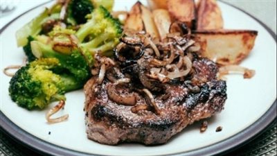 طريقة عمل ستيك مع البروكلي