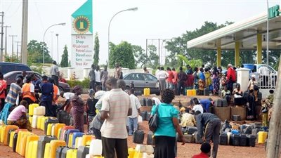 غضب في نيجيريا بسبب أزمة الوقود