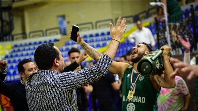 نجوم سلة الاتحاد السكندري يواصلون الاحتفالات بعد التتويج بكأس مصر 