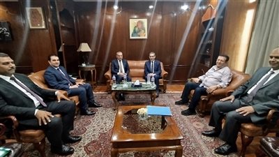 محافظ الغربية يناقش الموقف التنفيذي لتطوير المناطق العشوائية