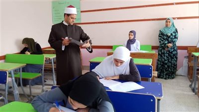 طلاب النقل بالثانوية الأزهرية يواصلون أداء الامتحانات بالإسماعيلية 