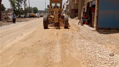 محافظ الغربية يتابع رصف طريق مصنع تدوير القمامة بدفره