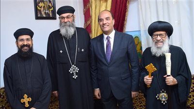 رئيس جامعة العريش يهنئ البابا تواضروس بعيد القيامة 