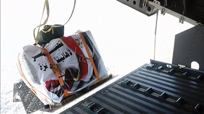 القوات الجوية تكثف أعمال الإسقاط اليومي للمساعدات الإنسانية والإغاثية على غزة