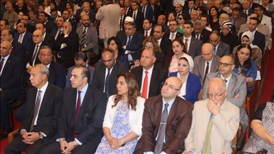 محافظ القليوبية يشهد قداس عيد القيامة المجيد بالكنيسة الإنجيلية بالقاهرة