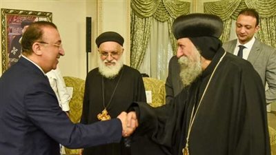 محافظ الإسكندرية يُقدم التهنئة للأقباط بعيد القيامة المجيد