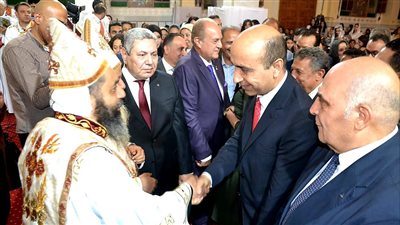 رئيس جامعة دمنهور يشهد قداس عيد القيامة