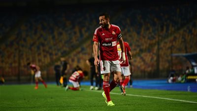 علي معلول يدخل التاريخ بعد ارتداء شارة قيادة الأهلي