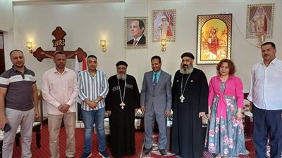 مدير تعليم ابو تشت يزور كنيسة العذراء مريم لتقديم التهنئة بعيد القيامة   