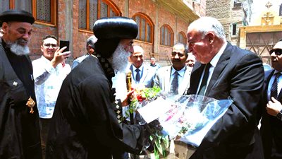   محافظ قنا ومدير الأمن يزوران 4 مطرانيات للتهنئة بعيد القيامة المجيد 