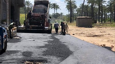 محافظ كفر الشيخ يتابع أعمال الرصف في بلطيم