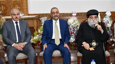 رئيس جامعة قناة السويس يزور كنائس المحافظة لتقديم التهنئة بعيد القيامة
