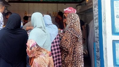 إقبال على محال بيع الفسيخ في شم النسيم  بالأقصر