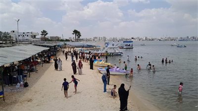 توافد أعداد من المواطنين على حدائق ومتنزهات الإسماعيلية 