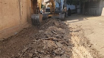 محافظ الغربية يتابع أعمال رصف وتطوير طريق سكة الوسط بمحلة مرحوم