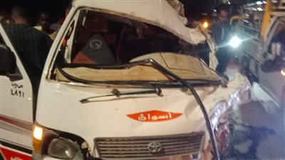 مصرع شخص وإصابة 5 آخرين في حادث إدفو بأسوان