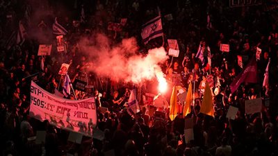 إسرائيل تشتعل بالمظاهرات.. ومحتجون يحاصرون منزل نتنياهو لإجباره على الاستجابة للهدنة (فيديو)