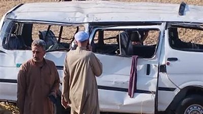 التحقيق فى واقعة مصرع شخص وإصابة ١٢ آخرين في انقلاب سيارة