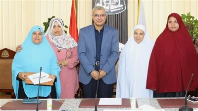 جامعة الزقازيق تُكرم الأمهات المثاليات من الجهاز الإداري والخدمات المعاونة لعام 2024